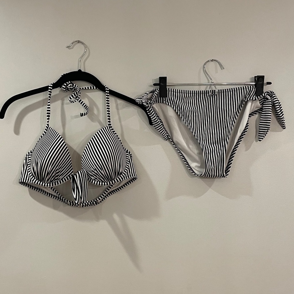 Black & White Striped Bikini Set (M)